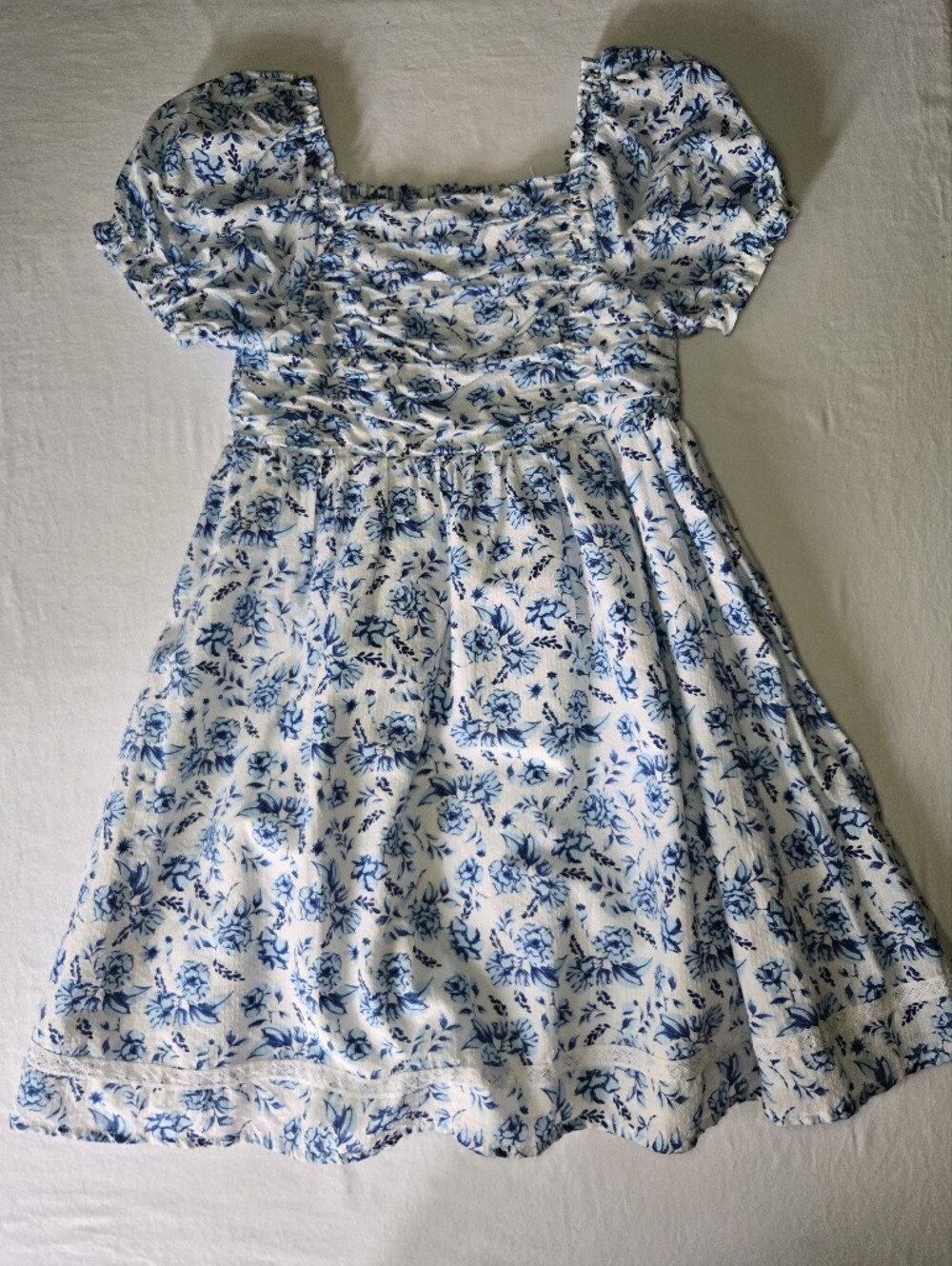 Joie White and Blue Floral Smocked Puff-Sleeve Dress, Girls 10